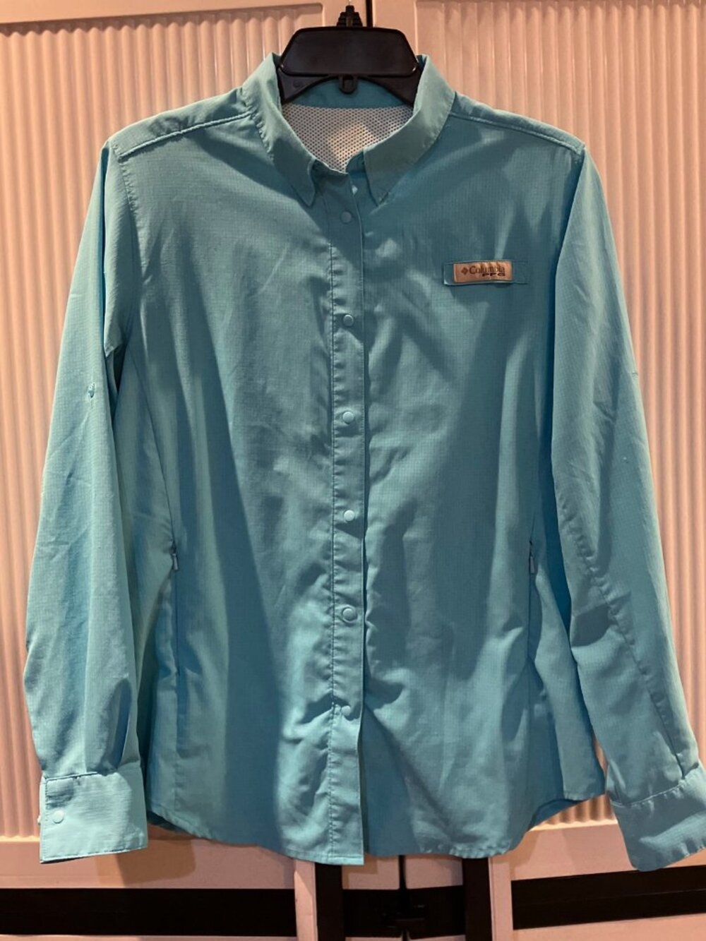 Woman's Columbia Shirt PFG Turquoise Medium Great Condition